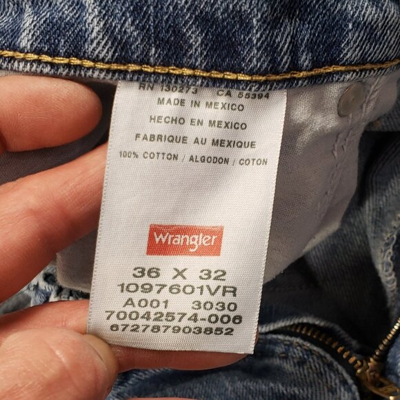 Classic Mid Rise Regular Fit Straight Leg Jeans Mens Size 36 X 32 Wrangler - Picture 4 of 12